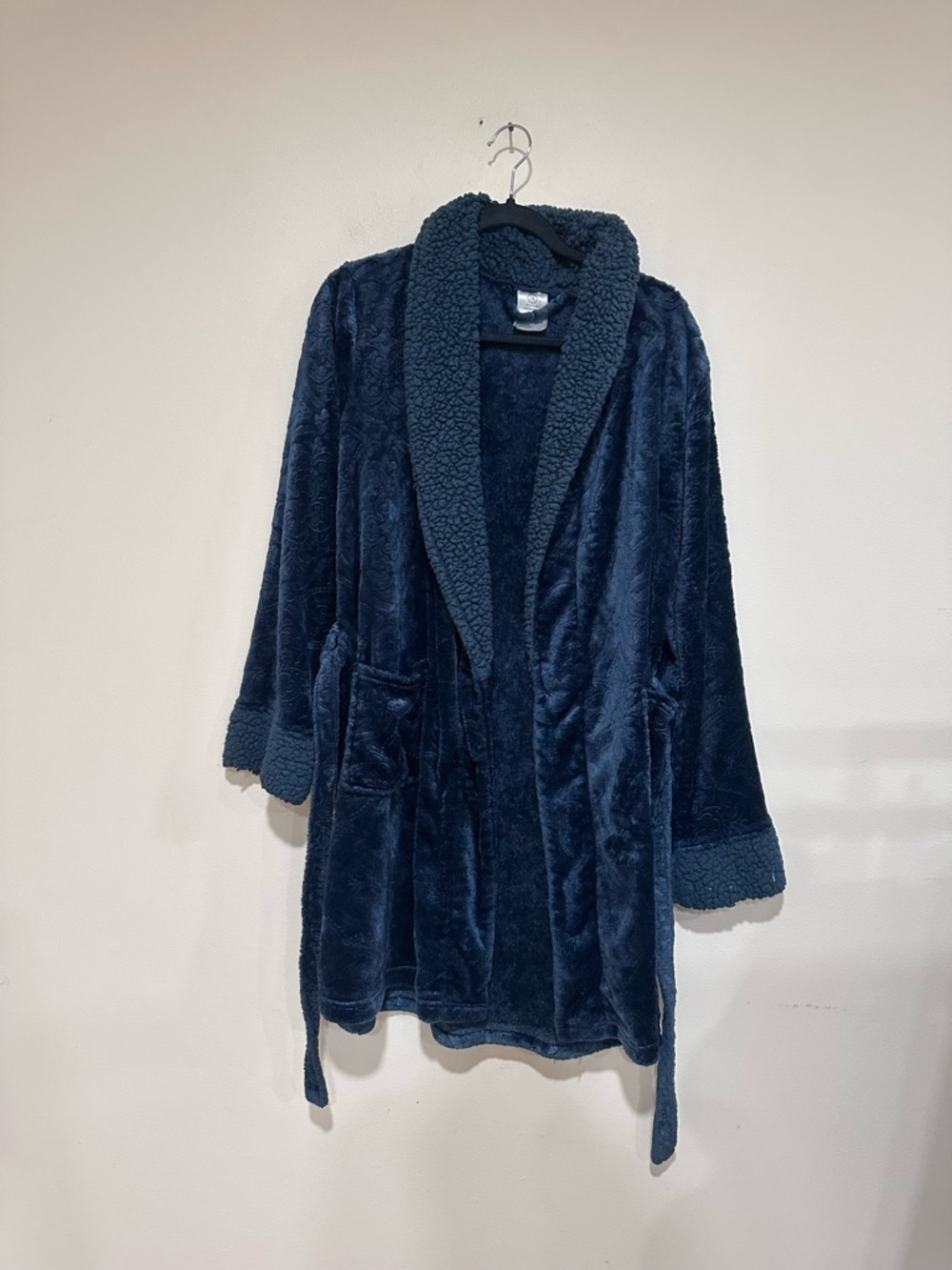 Men’s Martha Stewart collection. Plush Navy Blue Sherpa-Lined Robe. One size